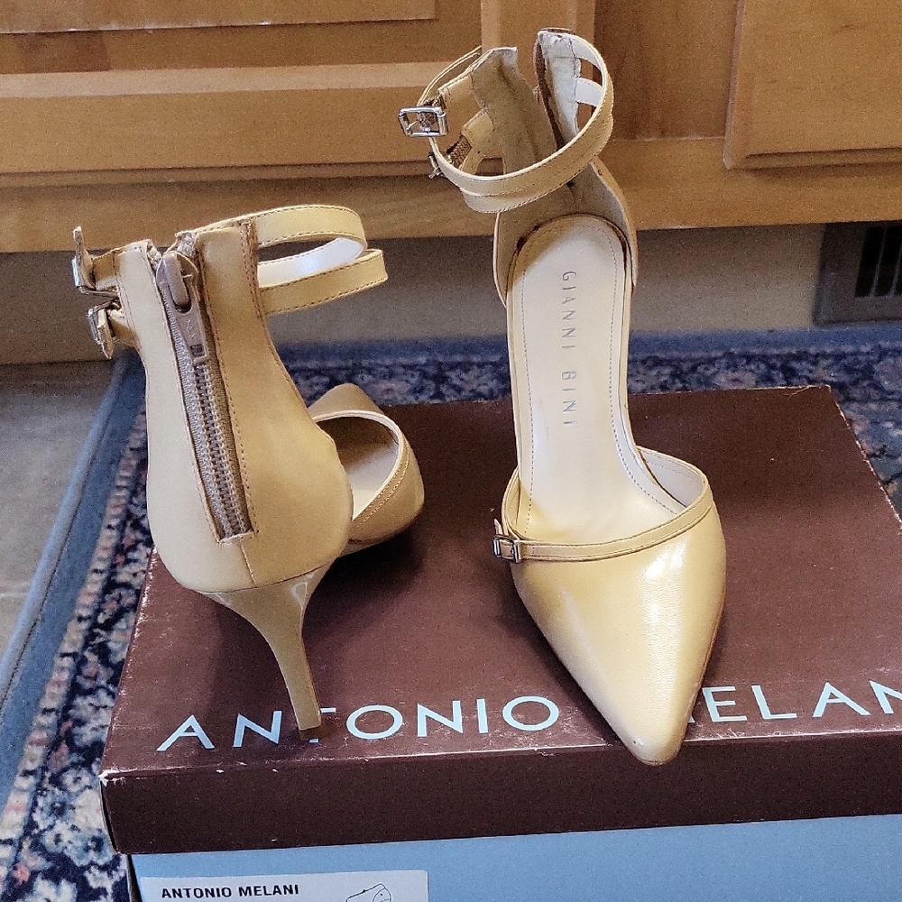 Gianni Bini Beige  Heels